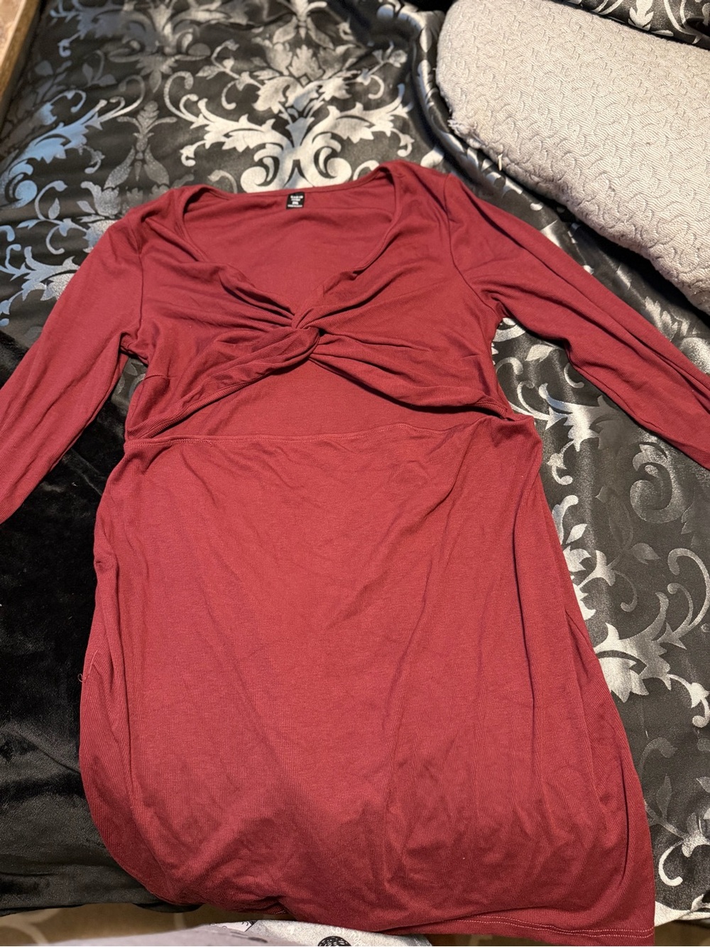 Women’s Stomach cut out Twist-Front Long Sleeve Dress - Burgundy